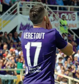  ?? (foto Skysport) ?? Il fermo immagine del brutto intervento di Veretout Sulla sinistra, la delusione del francese