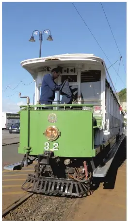  ??  ?? Cet ancien train à vapeur a été reconverti à l’électricit­é.