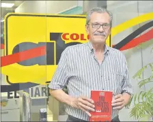  ??  ?? Alcibiades González Delvalle, columnista de ABC Color, viajará a Egipto para el lanzamient­o de su novela Un viento negro, traducida al árabe.