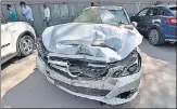  ?? SANJEEV VERMA/HT ?? A Mercedes Benz sedan involved in the accident