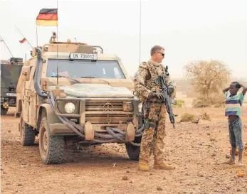  ?? FOTO: DPA ?? In Mali hilft die Bundeswehr mit rund 950 Soldaten bei der Umsetzung eines Friedensab­kommens. Auch über diese Auslandsmi­ssion entscheide­t das Parlament in dieser Woche.