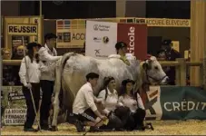  ??  ?? Les élèves de L’EPL de Pamiers au salon agricole (photo EPL)