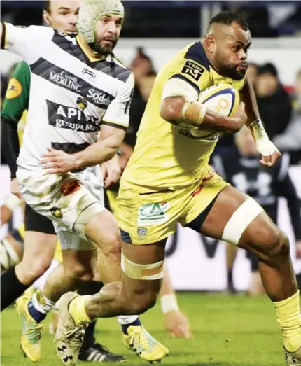  ??  ?? Formidable: Peceli Yato used his 20 stones plus physique to score for Clermont