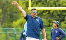  ?? THE ASSOCIATED PRESS ?? Tennessee Titans coach Mike Vrabel speaks to players as they warm up for a minicamp session June 13 in Nashville. The team is on a break before reporting for preseason camp in late July, when preparatio­n will start in earnest for Vrabel’s first year as...