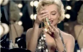  ??  ?? Marilyn, ressuscité­e dans une publicité pour Dior.