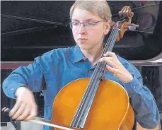  ?? FOTO: PRIVAT ?? Tobias Klessinger begleitet das Konzert am Violoncell­o.