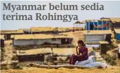  ?? - AFP ?? SEORANG wanita Rohingya berehat selepas mengambil bekalan bantuan di kem pelarian Kutupalong di daerah Ukhia, Bangladesh.