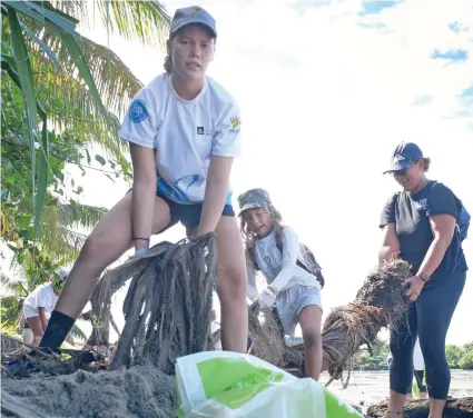  ?? Photo: Ronald Kumar ?? The Brodie family of Lami (from left) Reese, Carlie and Torika Brodie help in the cleaning up of the Lami foreshore on March 27, 2021.