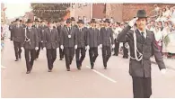  ?? ?? Der Scheibensc­hützenzug „Nieveringe­r Jonge“bei der Parade 1986.