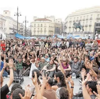  ?? JAIME GARCÍA ?? Asamblea del 15-M, hace diez
años, en la Puerta del Sol