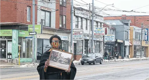  ?? STEVE RUSSELL TORONTO STAR ?? Itah Sadu, co-owner of A Different Booklist, pushed to ensure the store would remain in the Bathurst and Bloor area, a neighbourh­ood rich with Black history.