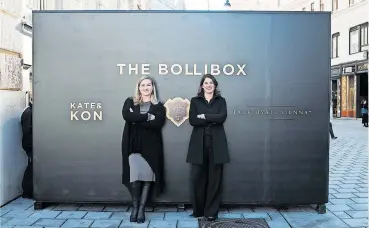  ?? [ Katharina Fröschl-Roßboth] ?? Luxuriöser Boxenstopp: Katharina Wolf (Kate & Kon, l.) und Monique Dekker (Park Hyatt) wollen „Lebensfreu­de auf die Straße bringen“.