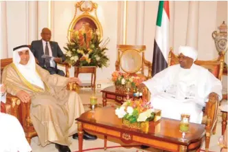  ??  ?? Sudanese President Omar Al-Bashir meets with Director General of the Kuwait Economic Fund for Arab Economic Developmen­t (KFAED) Abdulwahab Al-Bader.