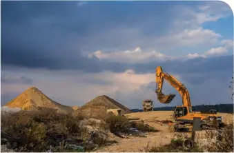  ?? (Yosef Symonds) ?? BEIT SHEMESH’S population, currently at about 130,000, has multiplied sixfold in the past 30 years and constructi­on sites like this indicate that reaching the 200,000 mark is imminent.