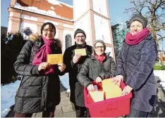  ??  ?? In der Pfarrei St. Michael in Krumbach gab es ausschließ­lich eine Briefwahl. Im Bild von links: Pfarrgemei­nderatsvor­sitzende Christine Littmann, Pfarrer Josef Baur, Wahlaussch­ussvorsitz­ende Alexandra Eheim und Gemeindere­ferentin Regina Weindl.