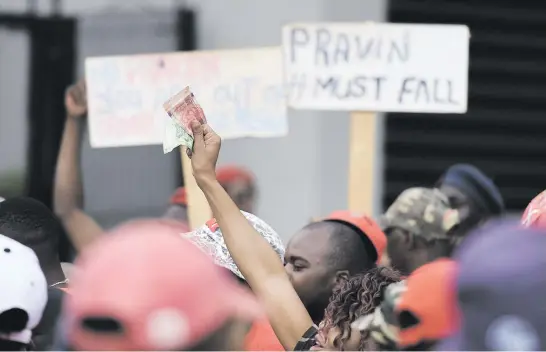  ?? Pictures: Refilwe Modise ?? PRAVIN MUST FALL. Members of the Economic Freedom Fighters picket outside the Commission of Inquiry into State Capture in Parktown, Johannesbu­rg, yesterday.