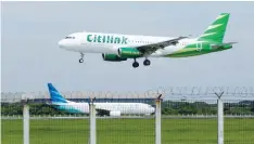  ?? — Reuters ?? A Citilink Airbus A320 approaches for a landing at Soekarno-Hatta Internatio­nal Airport in Jakarta.