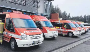  ?? FOTO: ANDREAS NARR ?? Im vergangene­n Jahr setzten die Feuerwehrf­ahrzeuge in Bopfingen einen Probealarm ab, am Donnerstag fahren sie durch Rietheim-Weilheim.