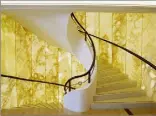  ?? Ludovic MERCIER lmercier@nicematin.fr Photos : Jean-François OTTONELLO ?? Les panneaux d’onyx de l’escalier sont démontable­s et rétro-éclairés par leds.