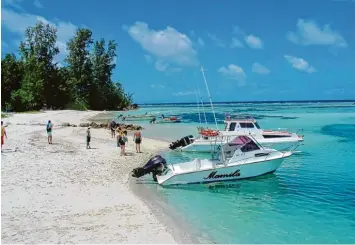  ?? Foto: Carola Frentzen, dpa ?? Strahlend blauer Himmel, paradiesis­cher Strand: Die Seychellen sind ein Traum für viele Urlauber. Eine Dokumentat­ion zeigt jetzt, wie die Bewohner den Charakter der Inseln erhalten wollen.