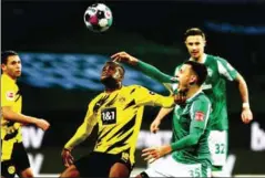  ?? AFP ?? Bremen’s midfielder Eggestein (right) and Dortmund’s forward Moukoko vie for the ball in a Bundesliga game on December 15.