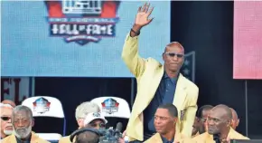  ??  ?? Eric Dickerson (standing) is among a group of Pro Football Hall of Famers who are demanding health insurance coverage and a share of NFL revenue.