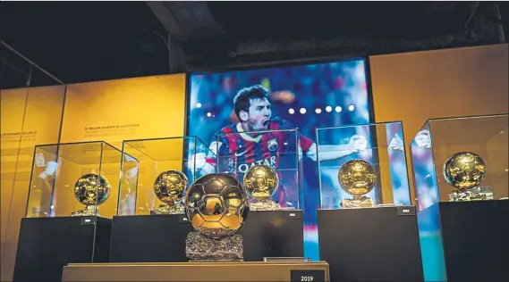  ?? FOTO: FCB ?? Los seis Balones de Oro de Messi, uno de los espacios estrella del Museu. También las tiendas oficiales del club se readaptan para cuando las autoridade­s sanitarias permitan reabrir