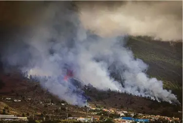  ?? Jonathan Rodriguez / Associated Press ?? Smoke and ash rise from Cumbre Vieja, a volcanic ridge that erupted on Spain’s island of La Palma. After seismic activity increased over the past week, authoritie­s had already begun to evacuate nearby residents.