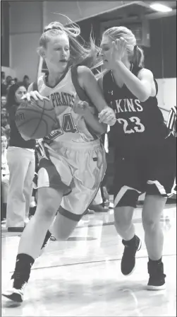  ?? File Photo/NWA Democrat Gazette/SPENCER TIREY ?? Greenland’s Fiona Wilson (24) averaged 17 points per game and scored at least 20 points in 18 of the Lady Pirates’ games as a sophomore last season.