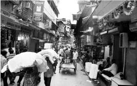  ??  ?? A file photo of Kolkata’s Burrabazar. Despite some traders buying swipe machines, it has made little difference to the dipping sales post the demonetisa­tion move
