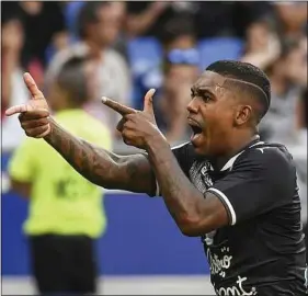  ??  ?? Malcom va pouvoir se frotter à un certain Neymar au Parc des Princes.