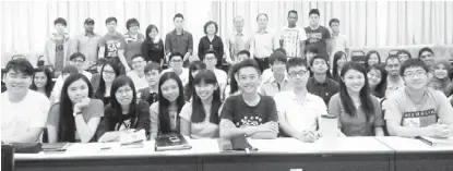  ??  ?? Dr Joseph Sia, Yee and Pong (standing fourth right), posing with Curtin University marketing students at the end of the talk.