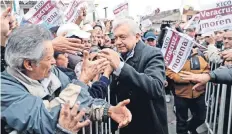  ??  ?? Andrés Manuel López Obrador, precandida­to presidenci­al de Morena, está de gira por Veracruz; ayer visitó el municipio de Xico.