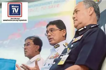  ??  ?? ZULKIFLI (tengah) pada sidang media Op Padu antara Maritim Malaysia, TLDM dan PPM.