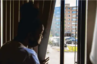  ?? BRIAN CASSELLA/CHICAGO TRIBUNE ?? Martha Askew looks out a window of her Parkway Gardens apartment on Monday. Related Midwest recently put the affordable housing complex up for sale.