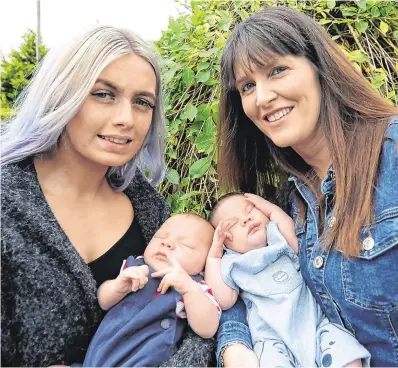  ?? PHOTO: SEAMUS FARRELLY ?? Double joy: Serena Barry (19) and her mother Niamh with their babies Cole and Archie.