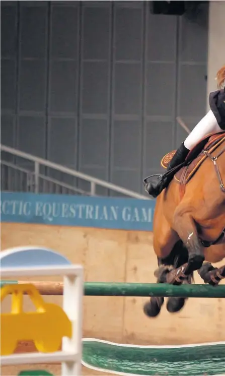  ??  ?? MOT ELITEN: Mathilde Kalland (17) og Tulipan (16) gjennomfør­te en av sine beste omganger under Oslo Horse Show sist helg. Ekvipasjen ble nummer to i CSI2* Grand Prix, og vant 40.000 kroner.