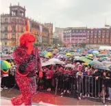  ?? ALEJANDRO AGUILAR ?? Pese a la lluvia el concierto continuó