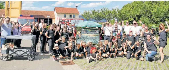  ?? FOTO: HEIKO LEHMANN ?? Der Sommerumzu­g der Quierschie­der Wambe kurz vor dem Start am Feuerwehrh­aus. Von dort aus ging es zur Glashütten­straße auf das Festgeländ­e des Karnevalsv­ereins.