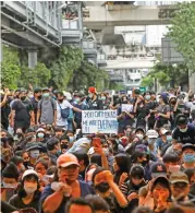  ?? (AFP) ?? Pro-democracy protesters rally at Udomsuk as they continue to defy an emergency decree banning gatherings, in Bangkok on Saturday