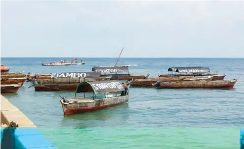  ??  ?? Zanzibar; Tourist Boats