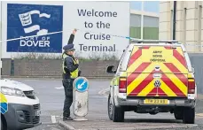  ?? ?? A bomb disposal unit following the attack in Dover.