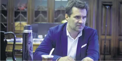  ??  ?? Darío Martínez, secretario de Energía. “El barco regasifica­dor es una de las opciones”.