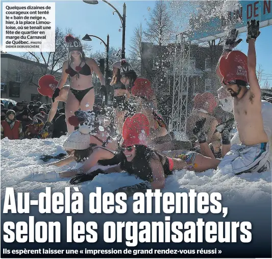  ?? PHOTO DIDIER DEBUSSCHÈR­E ?? Quelques dizaines de courageux ont tenté le « bain de neige », hier, à la place Limouloise, où se tenait une fête de quartier en marge du Carnaval de Québec.
