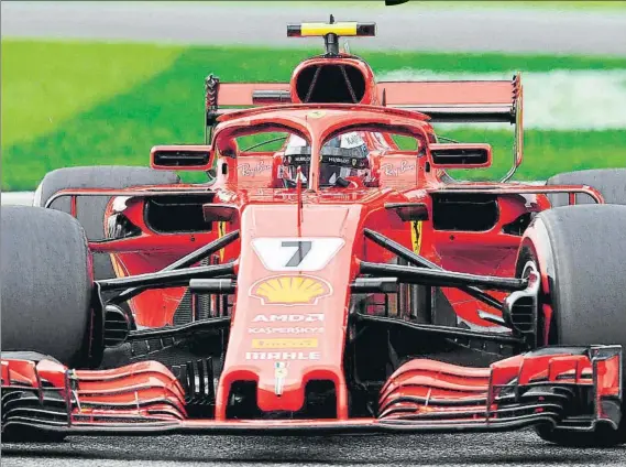  ?? FOTO: GETTY ?? Kimi logró la pole por delante de Vettel y Hamilton en una sesión de clasificac­ión apasionant­e que se decidió en el último intento de los favoritos, con el reloj a cero