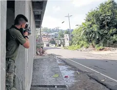  ?? REUTERS ?? A Marine fires a weapon towards the stronghold of the Maute group in Marawi in southern Philippine­s yesterday.