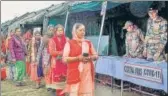  ?? PTI ?? People at an awareness campaign on Covid-19, organised by Army at Ratnuchak area in Jammu on Saturday.