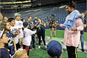  ?? [STEPHEN BRASHEAR/THE ASSOCIATED PRESS] ?? Seahawks linebacker Shaquem Griffin talks to kids from NubAbility Athletics Aug. 30 in Seattle.