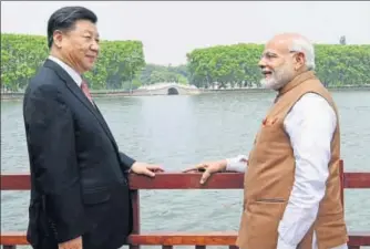  ?? PIB PHOTO ?? ▪ Prime Minister Narendra Modi and Chinese President Xi Jinping inside a house boat, in Wuhan’s East Lake, China.