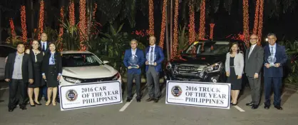  ??  ?? Executives from Honda and Isuzu pose with their trophies beside the winning Civic and D-MAX and officers of CAGI led by CAGI president Robby Consunji (2nd from right)